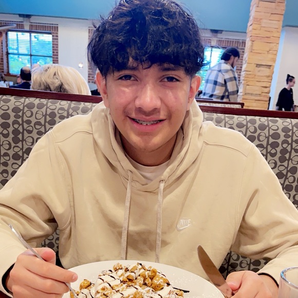 🫶🏻@mari916 is live🫶🏻 sharing yours and mine let’s shop and chat! - Picture 5 of 6